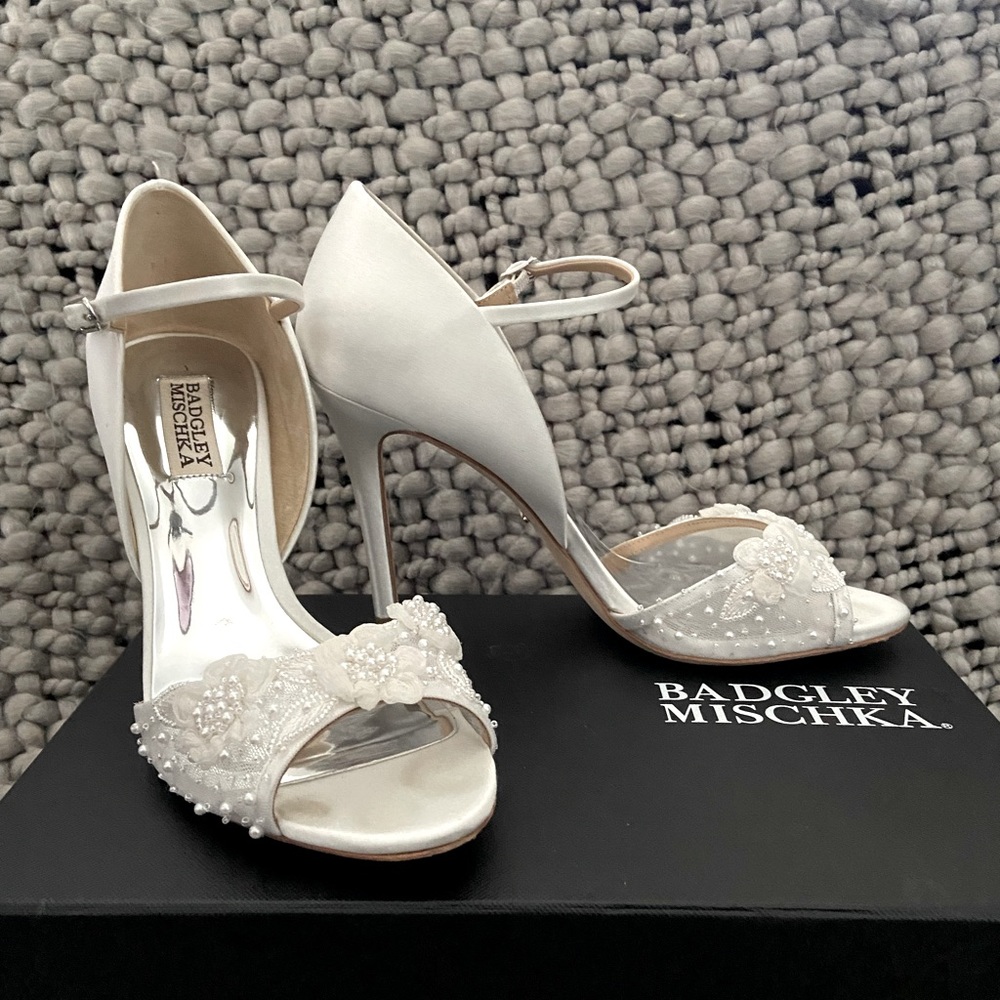 Badgley Mischka Carter Peep Toe D’Orsay